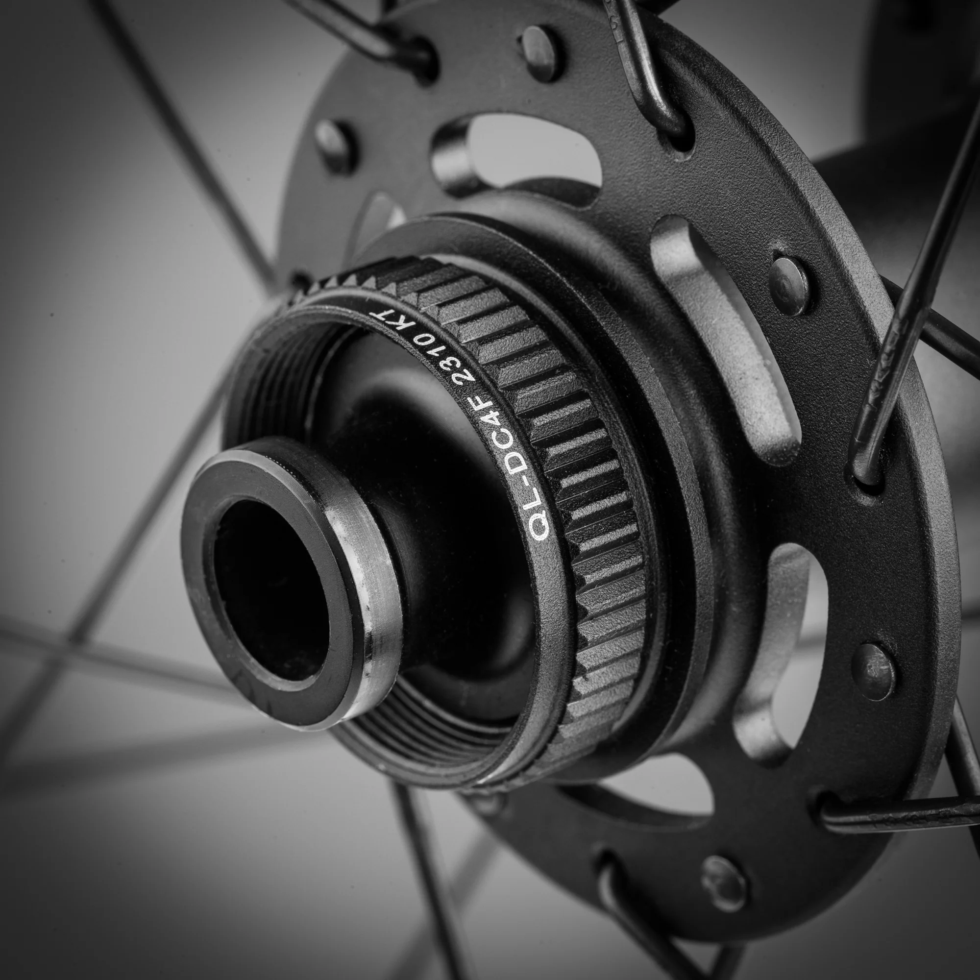 GMR 22 Carbon Tubeless Disc-Brake Gravel Wheelset - 700c - Image 5