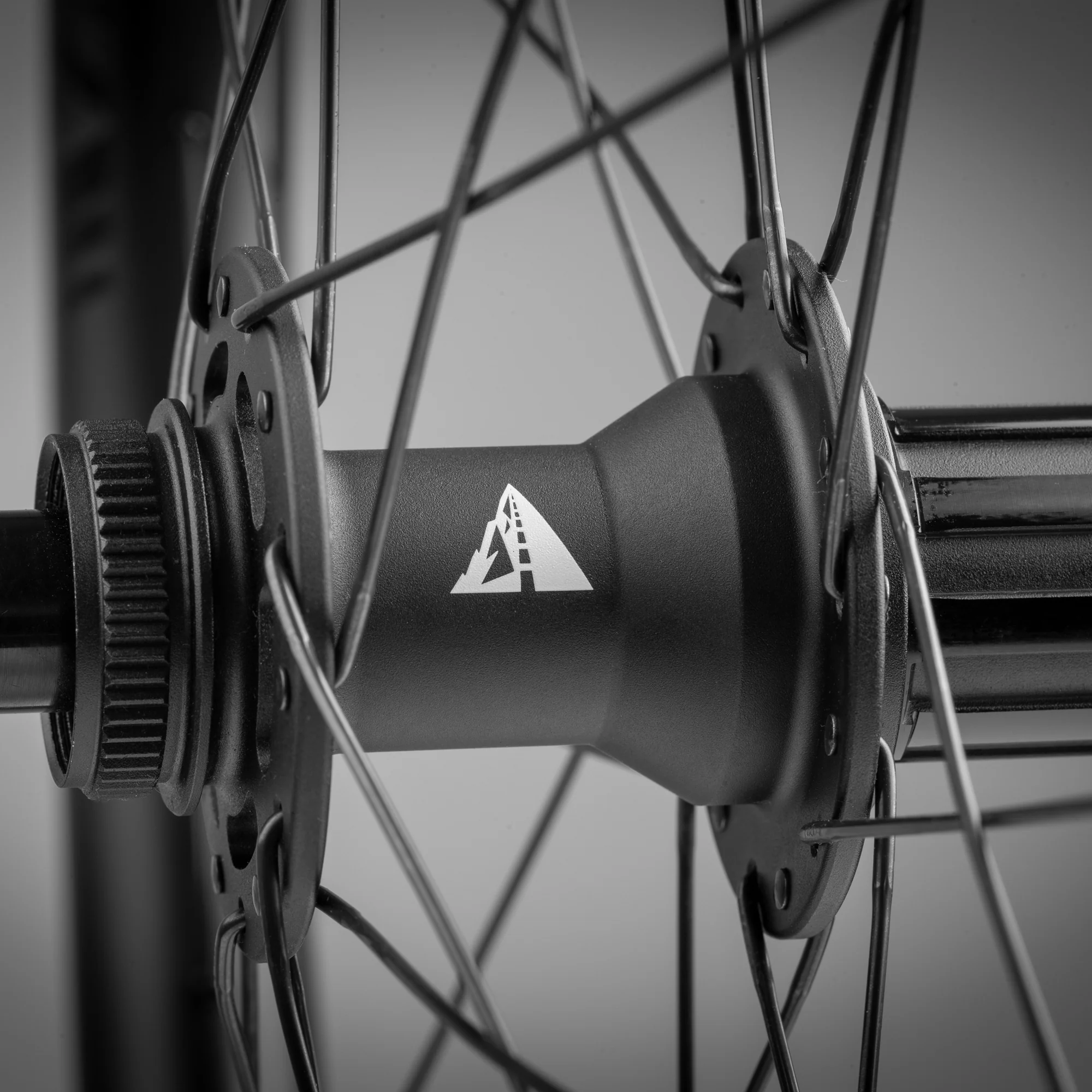 GMR 22 Carbon Tubeless Disc-Brake Gravel Wheelset - 650b - Image 7